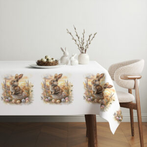 aranżacja stołu ze świątecznym obrusem w naturalnych dekoracjach