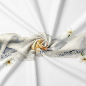 zbliżenie na koronkę i akwarelowe pisanki z widoczną fakturą tkaniny