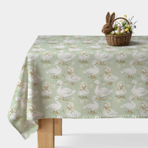 Obrus świąteczny wielkanocny z kaczuszkami rozłożony na stole, widok ogólny