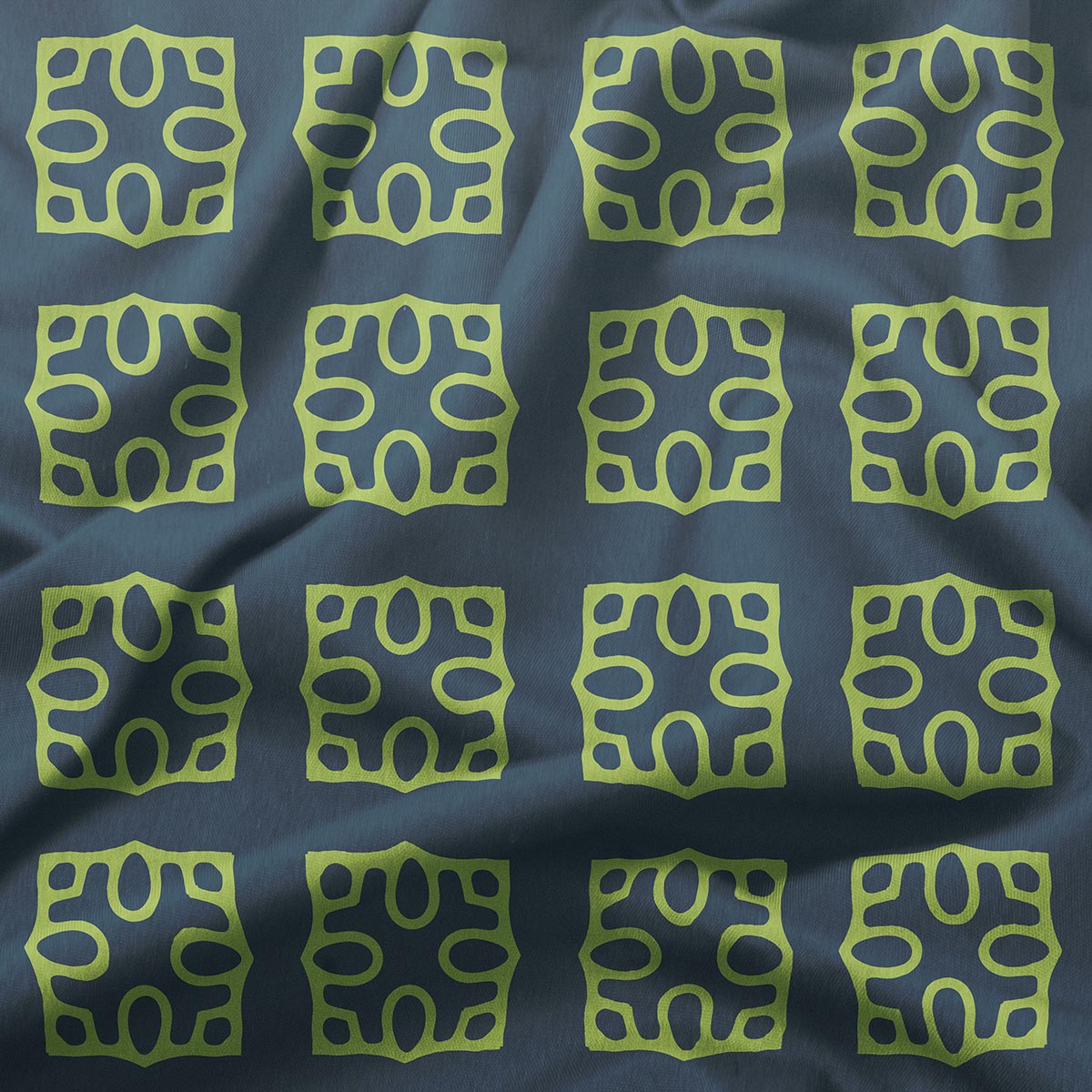 zbliżenie na tkaninę z powtarzalnym wzorem limonkowych kafelków na granacie