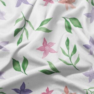 zbliżenie na wzór: pastelowe kwiaty i zielone listki w stylu akwareli