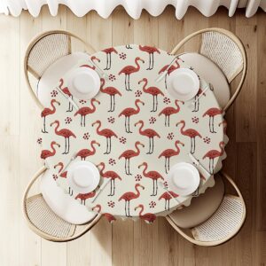 widok z góry na okrągły stół z obrusem pokazujący rozłożenie wzoru i nakrycia