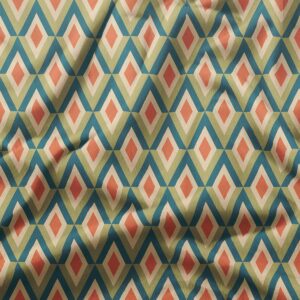 Zbliżenie na wzór rombów w odcieniach turkusu, oliwki i koralu na tkaninie