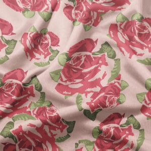 Zbliżenie na tkaninę z detalem róż i delikatną fakturą materiału