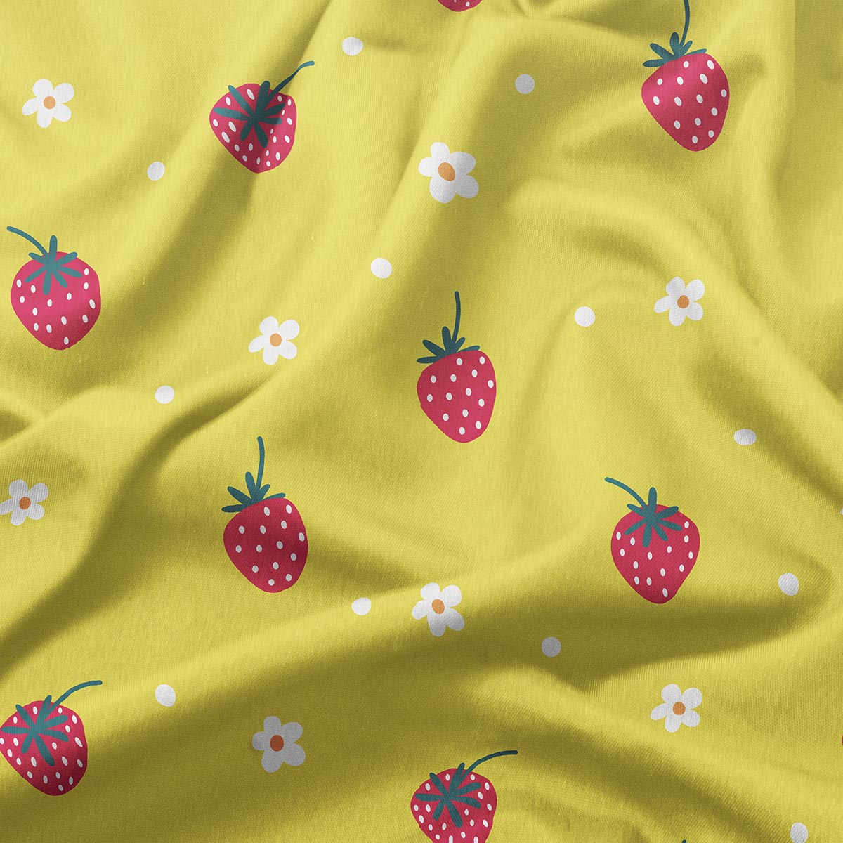 zbliżenie na detal nadruku truskawek i małych kwiatuszków na materiale obrusowym