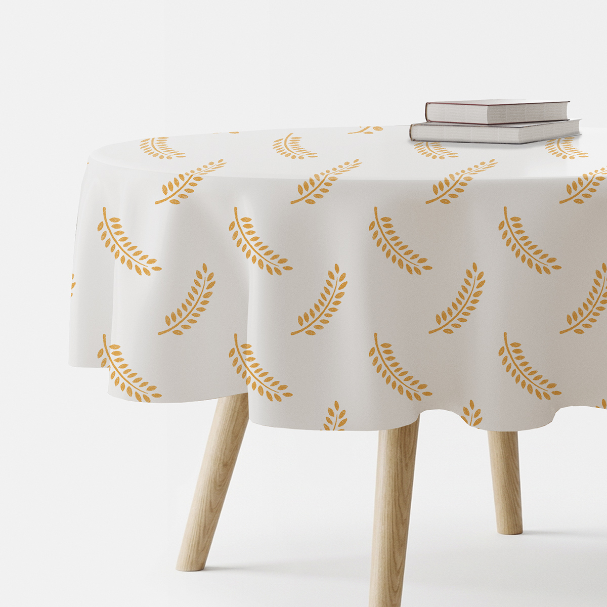 okrągły obrus na stole z widocznym wzorem złotych gałązek