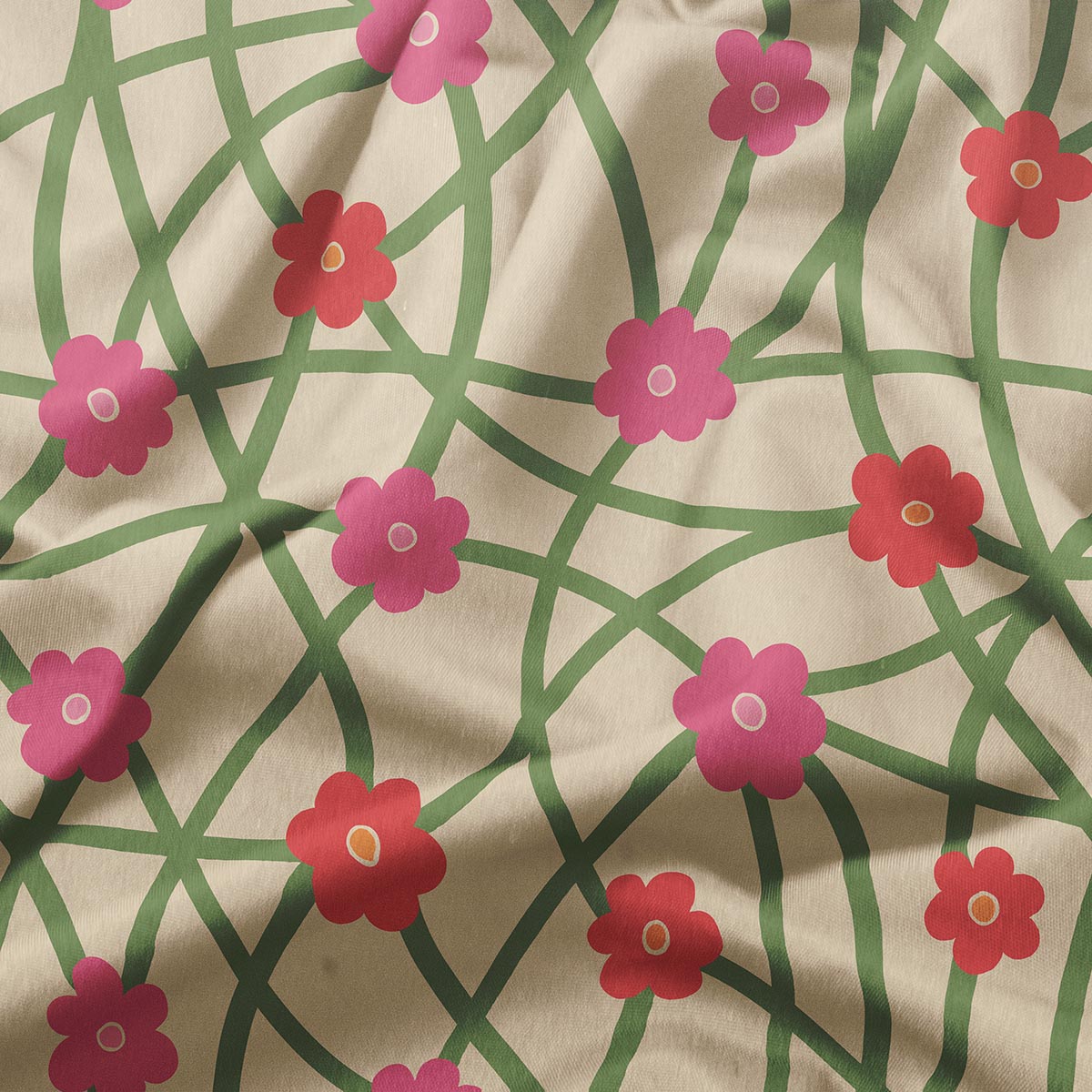 detal tkaniny z motywem splecionych zielonych linii i drobnymi czerwono-różowymi kwiatami