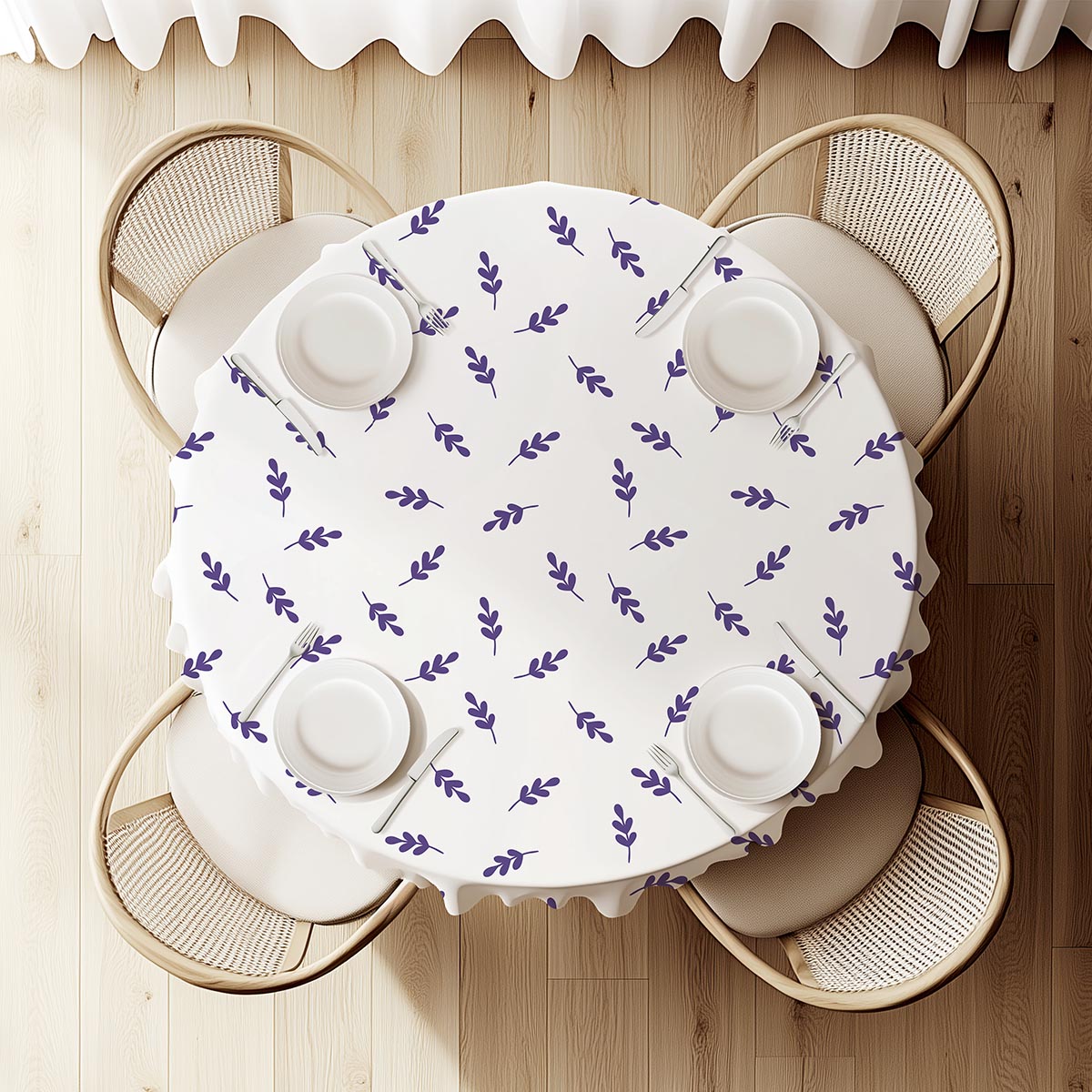 widok z góry na okrągły stół z obrusem pokazujący rozmieszczenie wzoru i nakrycia