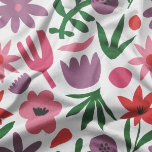 Detal tkaniny z różowymi, fioletowymi i zielonymi elementami wzoru kwiatowego