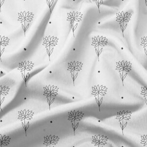 detal materiału z widocznymi drobnymi szkicami kwiatów i pojedynczymi kropkami