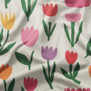 Zbliżenie na tkaninę i rysunkowe tulipany w różowym, żółtym i czerwonym odcieniu