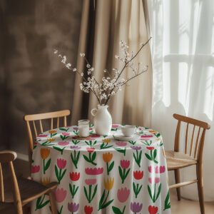 Aranżacja stołu z wazonem na obrusie wesołe tulipany w przytulnym wnętrzu
