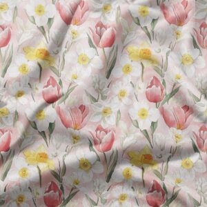 zbliżenie na akwarelowy wzór tulipanów i narcyzów oraz fakturę tkaniny