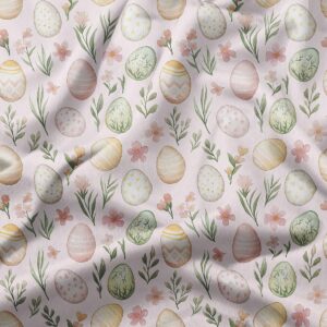 zbliżenie tkaniny pokazujące detal pastelowych pisanek i drobnych kwiatków
