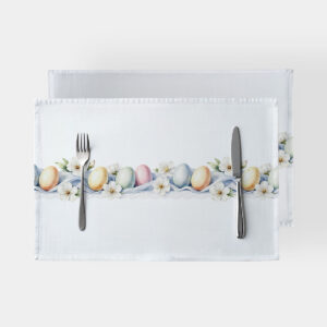 Świąteczna podkładka na stół z pasmem pastelowych pisanek i białych kwiatów, widok z góry