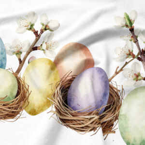 Zbliżenie na akwarelowe pisanki w gniazdkach i delikatne białe kwiaty nadrukowane na tkaninie