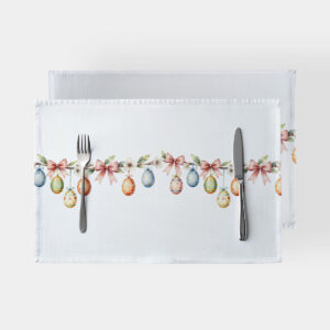 biała podkładka z motywem zawieszonych pisanek i różowych kokardek na gałązce, widok z góry