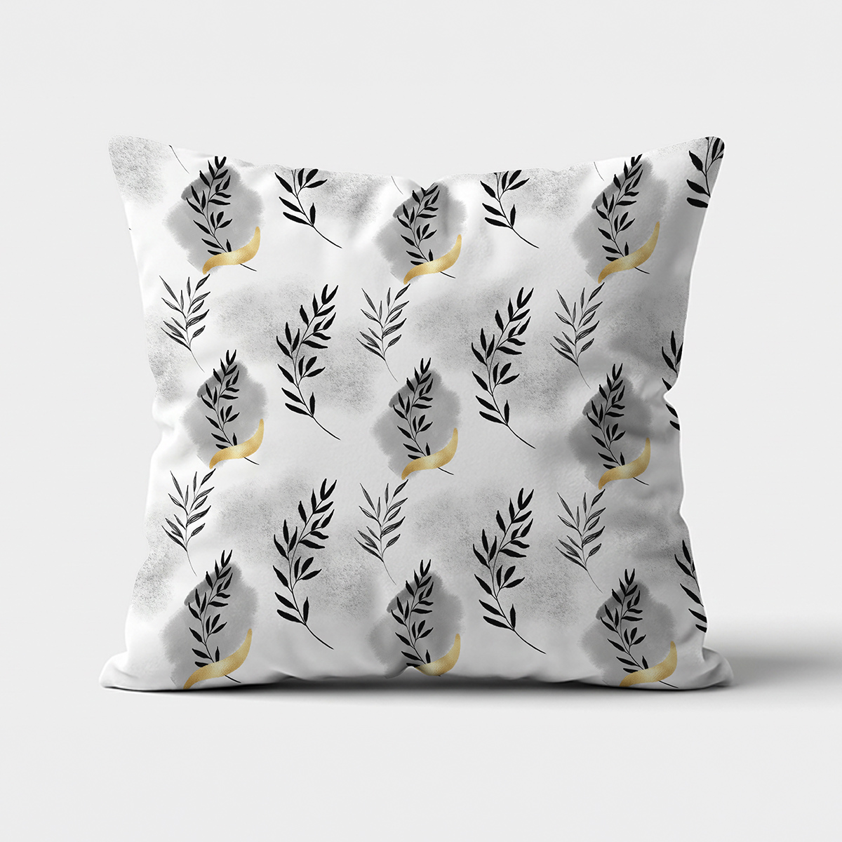 Poduszka dekoracyjna z wzorem czarnych gałązek i złotymi akcentami na jasnym tle, ujęcie frontalne