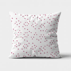 główne ujęcie poduszki dekoracyjnej z drobnymi różowymi kropkami na białym tle