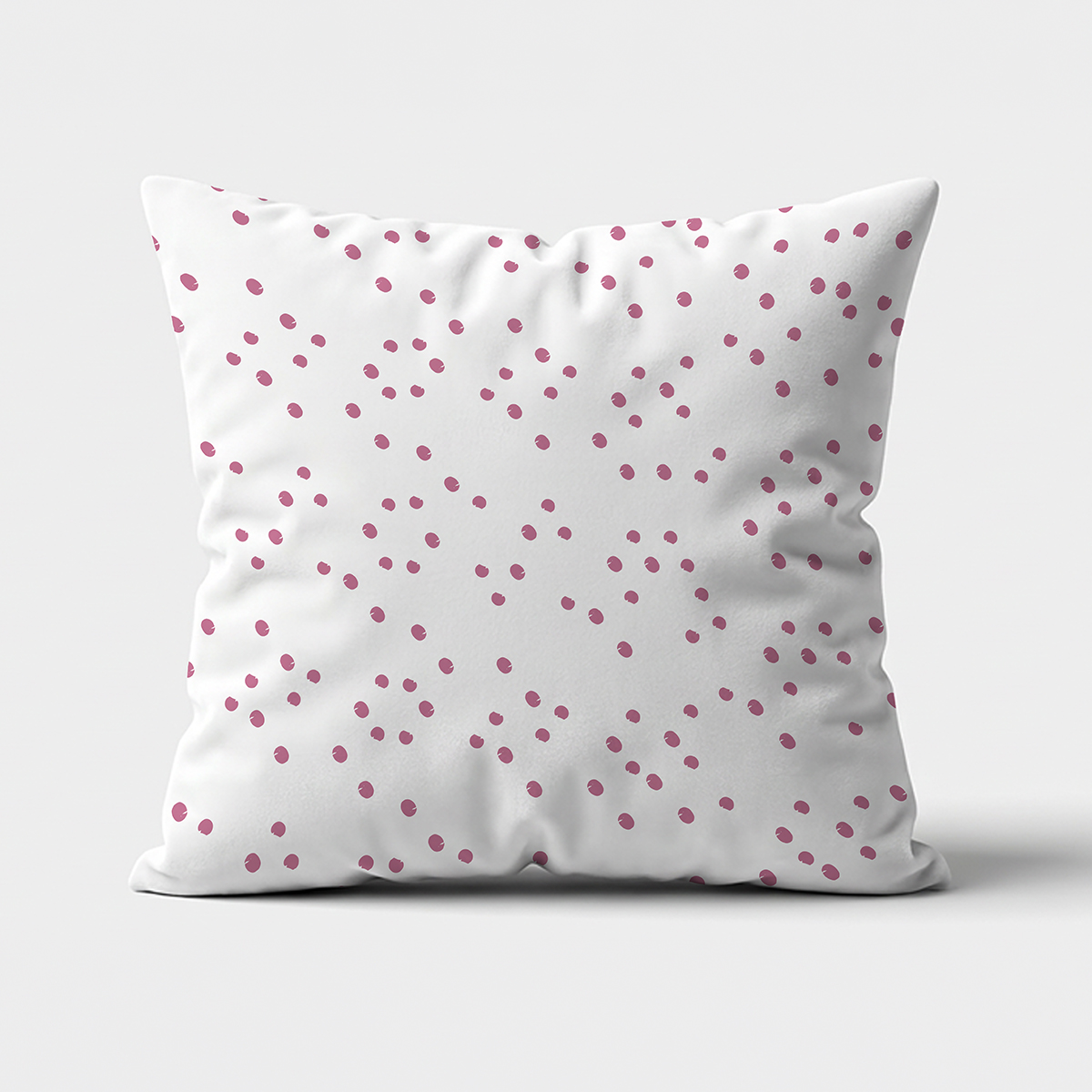 główne ujęcie poduszki dekoracyjnej z drobnymi różowymi kropkami na białym tle