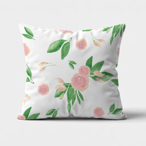 Poduszka dekoracyjna z akwarelowymi różami i zielonymi listkami na jasnym tle