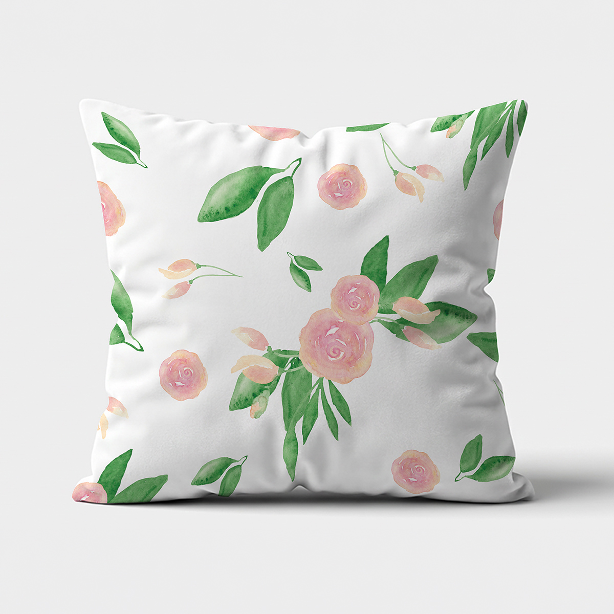 Poduszka dekoracyjna z akwarelowymi różami i zielonymi listkami na jasnym tle