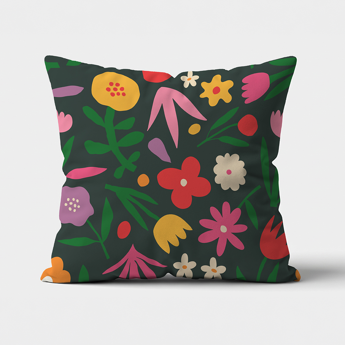 Główne ujęcie poduszki z kolorowym, schematycznym wzorem kwiatowym na ciemnym tle