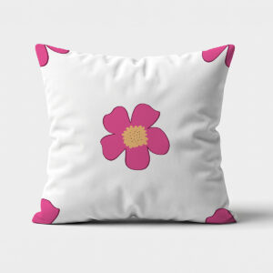 Główne ujęcie poduszki dekoracyjnej z centralnym różowym kwiatem na jasnym tle