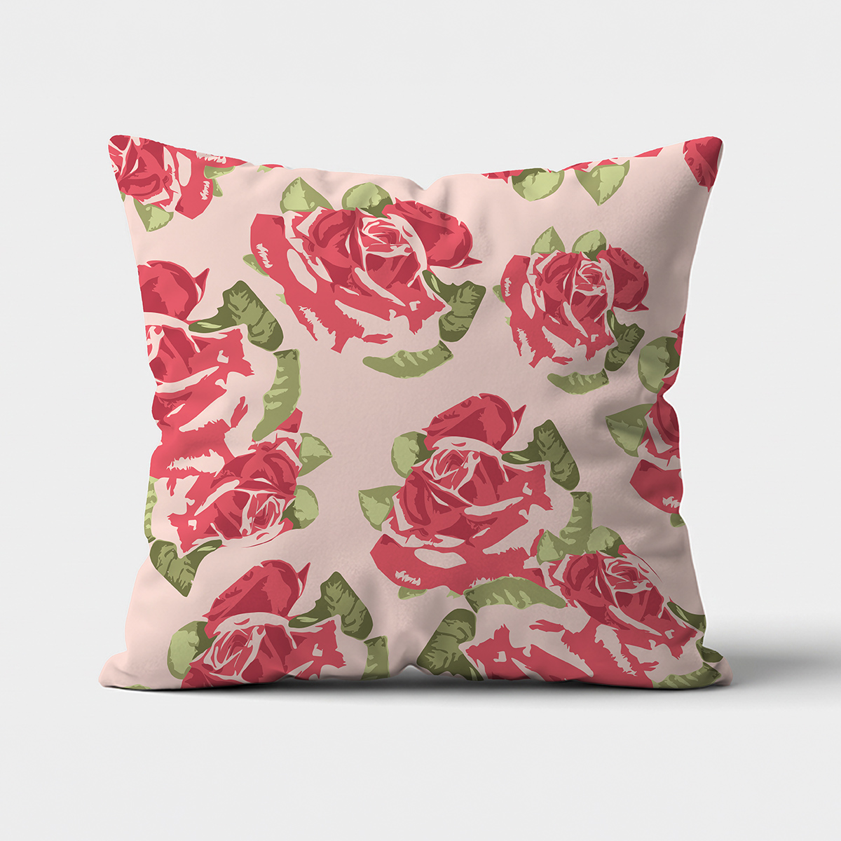 Poduszka dekoracyjna z malowanymi czerwonymi różami na pudrowym tle, widok z przodu