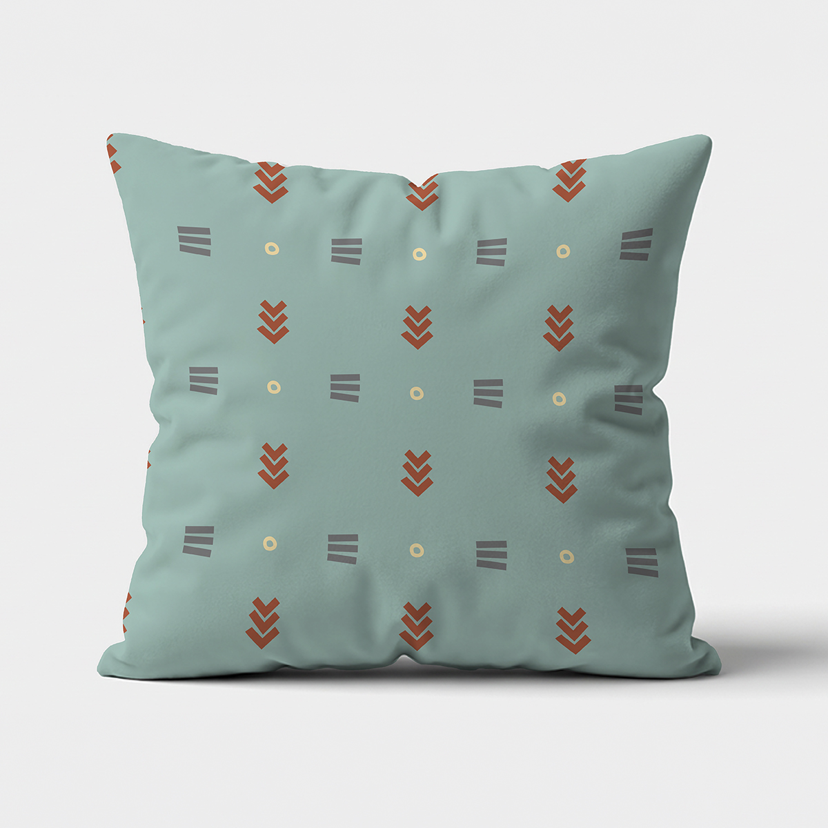 Front poduszki na białym tle, miętowy kolor z geometrycznymi ceglastymi i szarymi motywami