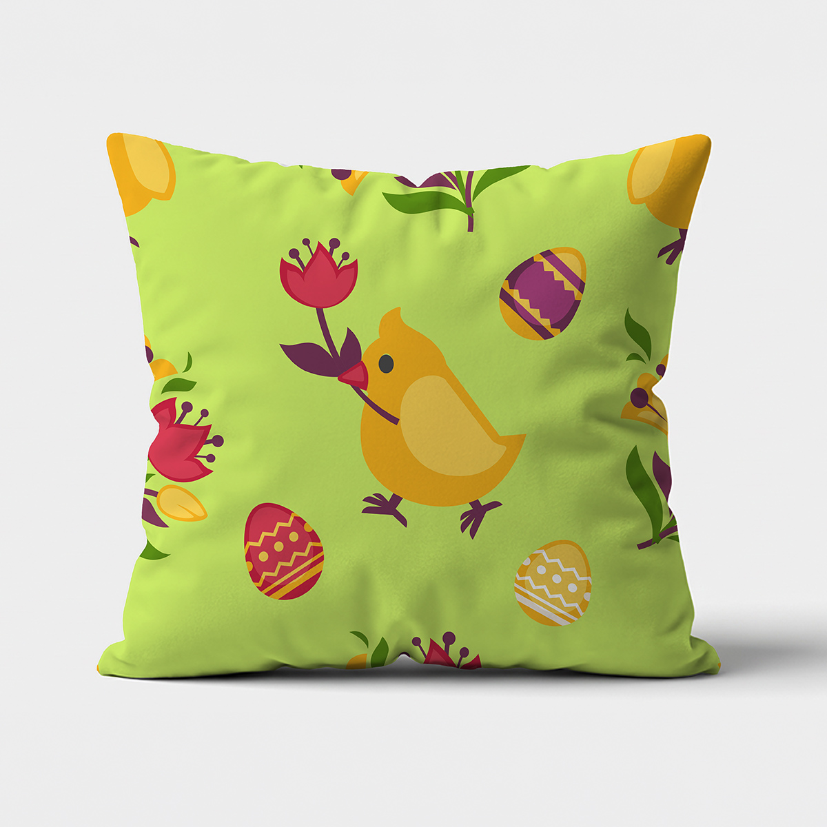 Poduszka z jasnozielonym tłem, żółty kurczak trzymający czerwony kwiat i dekoracyjne pisanki, widok frontalny