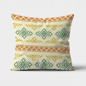 Poduszka z etnicznym geometrycznym wzorem w stonowanych barwach na kremowym tle
