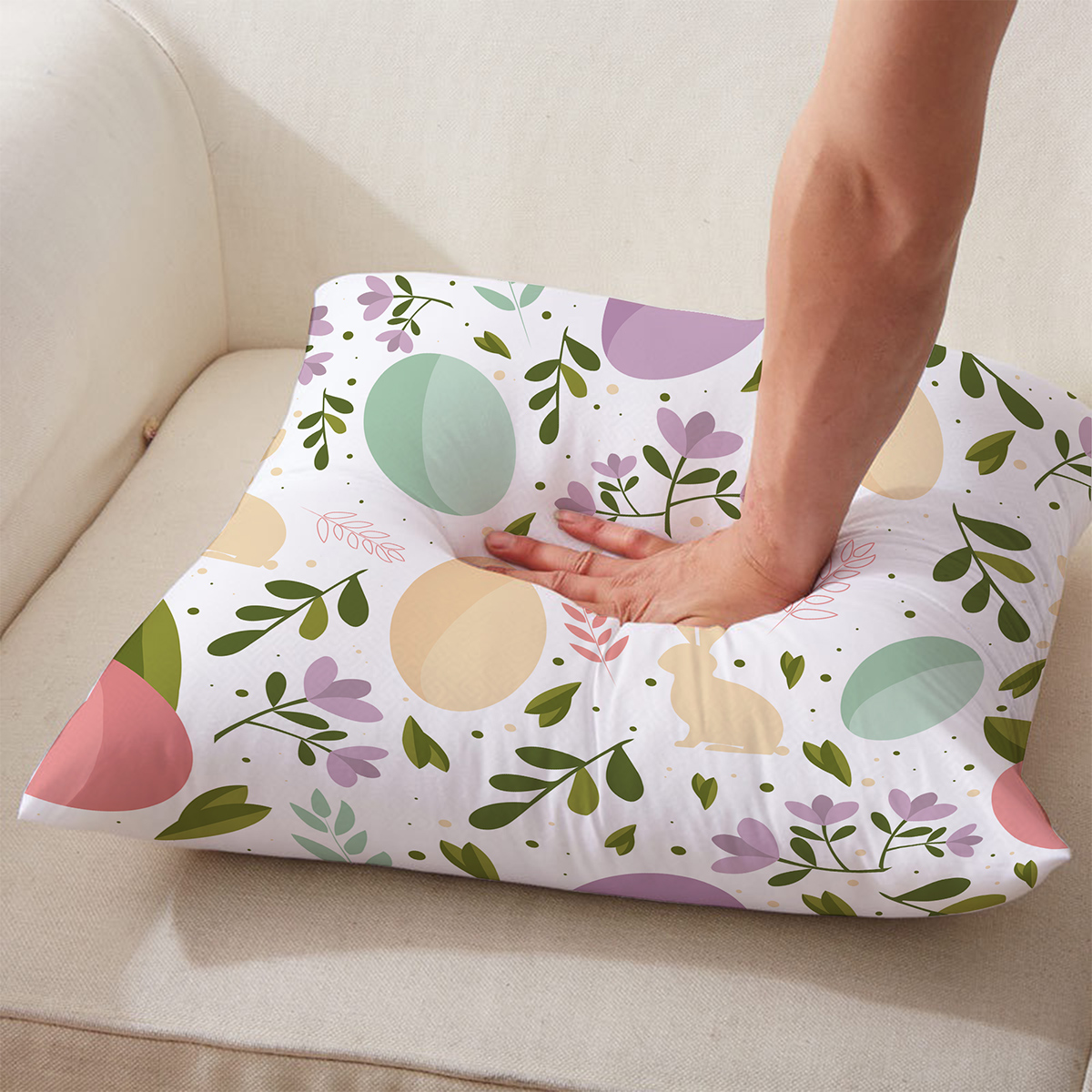 Zbliżenie na wzór i miękkość poduszki podczas nacisku dłoni