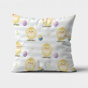 Poduszka z wzorem żółtych kurczaczków i kolorowych pisanek na jasnym, pasowanym tle