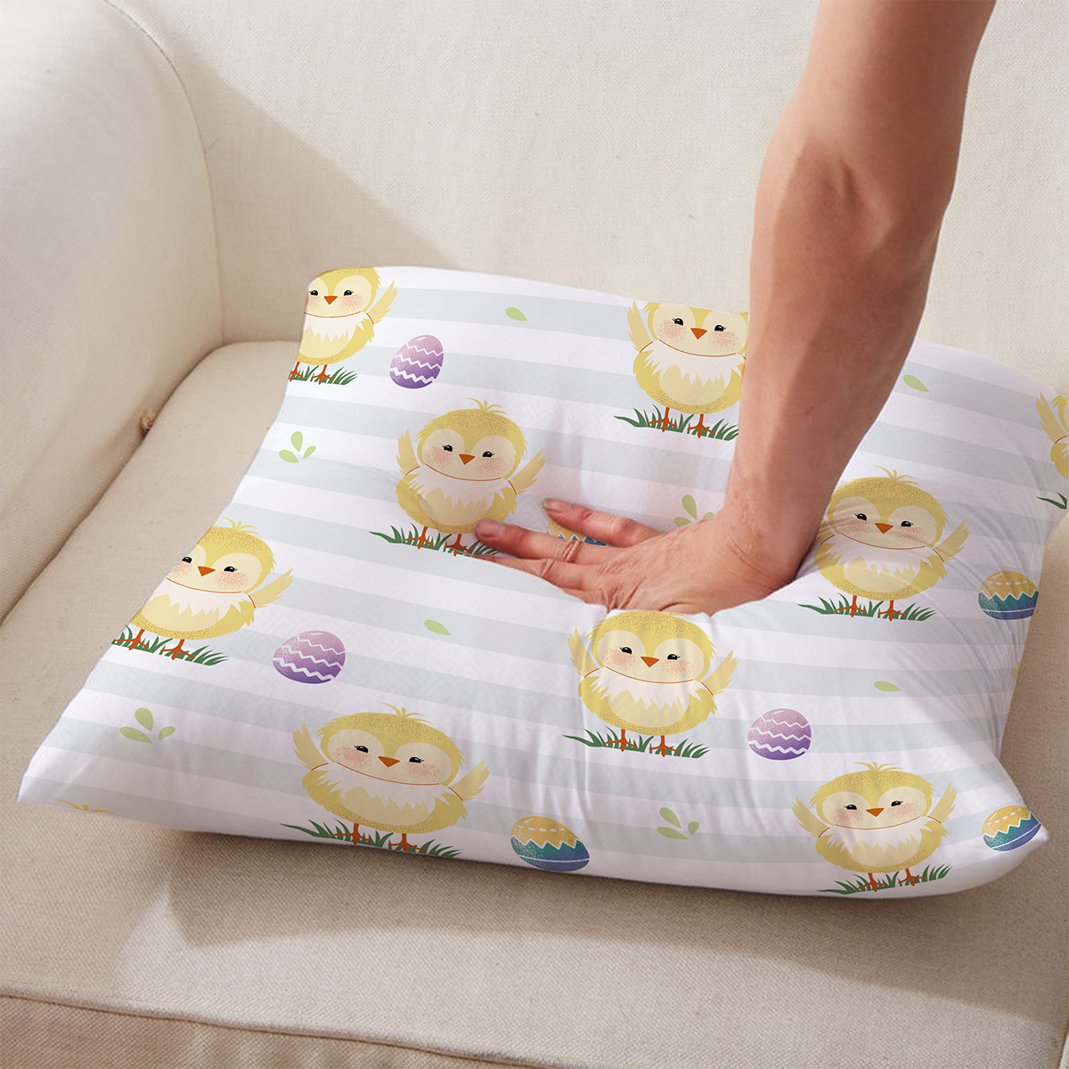 Detal tkaniny i nadruku pokazujący teksturę poszewki oraz wyraziste kolory wzoru