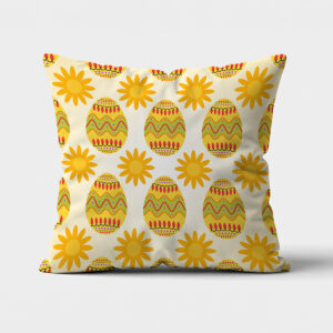 Główne ujęcie poduszki z wzorem pisanek i słoneczek na kremowym tle