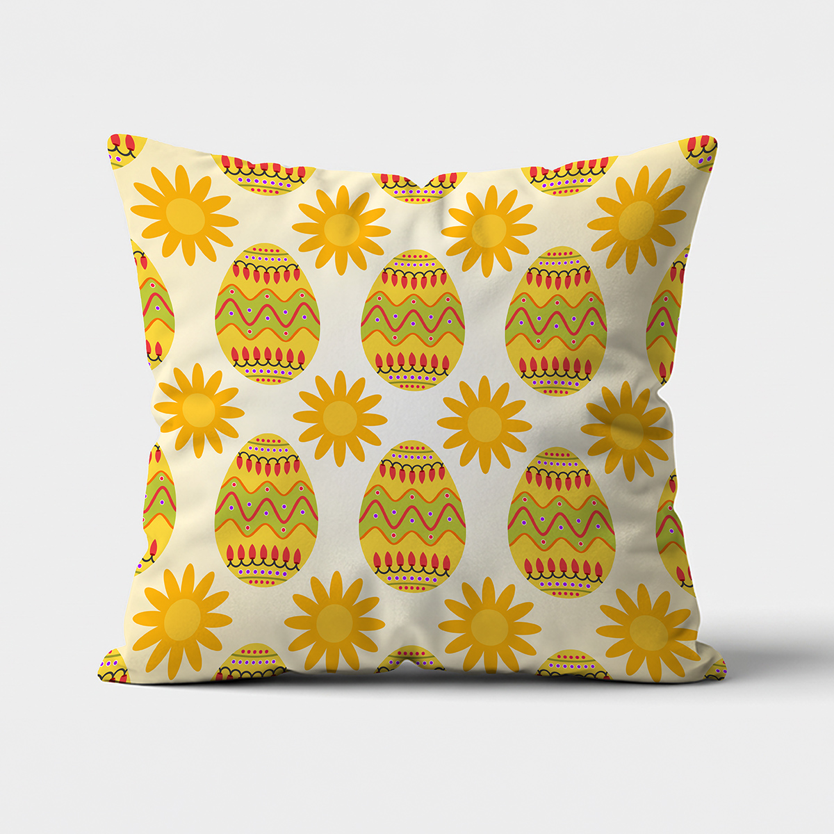 Główne ujęcie poduszki z wzorem pisanek i słoneczek na kremowym tle