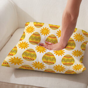 Zbliżenie na materiał i detale nadruku pisanek oraz słoneczek