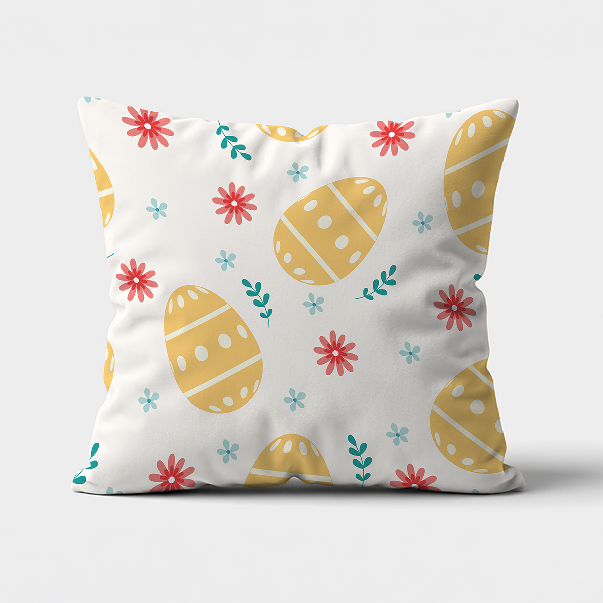 poduszka z wzorem złotych jajek i drobnych kwiatów na jasnym tle, widok z przodu