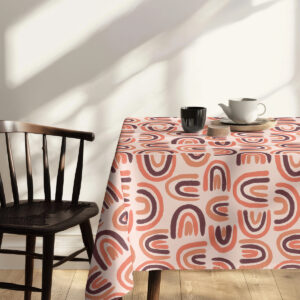 Widok z bliska na narożnik stołu prezentujący rytmiczny wzór półokręgów