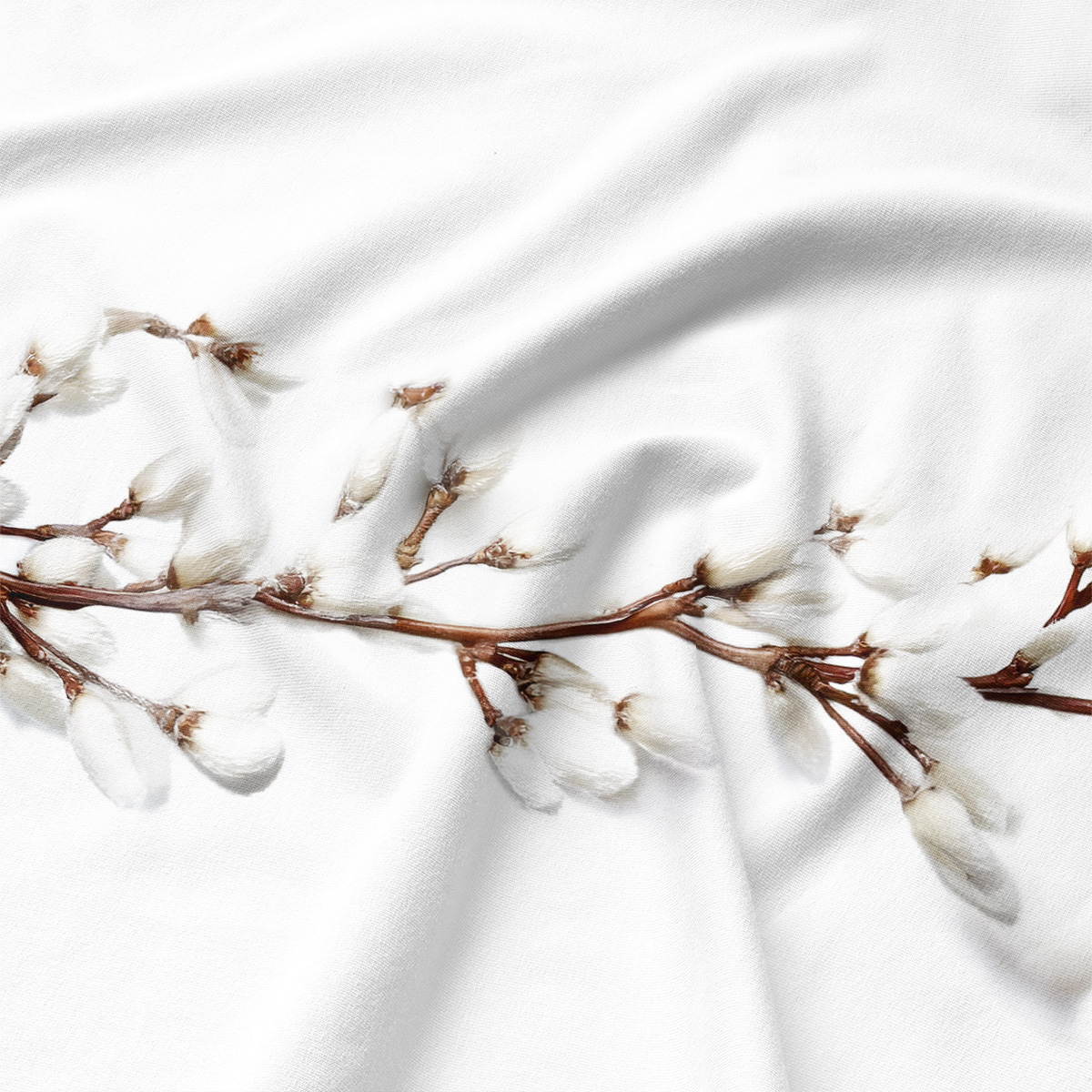 zbliżenie na gałązkę bazi i puszyste kotki w nadruku na tkaninie