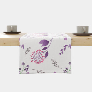 Bieżnik rozłożony na stole z akwarelowymi gałązkami i serduszkami, ujęcie główne produktu