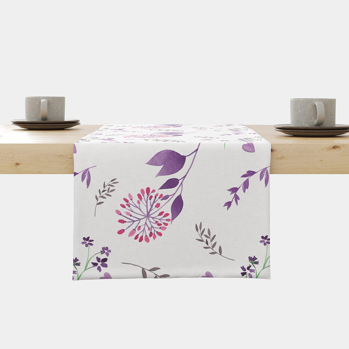 Bieżnik rozłożony na stole z akwarelowymi gałązkami i serduszkami, ujęcie główne produktu