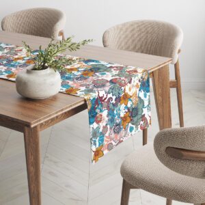 Widok boczny bieżnika rozciągniętego wzdłuż stołu pokazujący powtarzalny wzór i kompozycję kolorystyczną