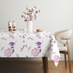 Stół z białą wazonem z bawełnianymi gałązkami i deserami na obrusie z fioletowo-różowym motywem
