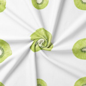 Zbliżenie na tkaninę i detal akwarelowego plastra kiwi