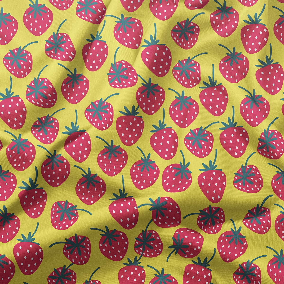 detal wzoru czerwonych truskawek na żółtej tkaninie