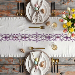 aranżacja świątecznego stołu z bieżnikiem, talerzami i pastelowymi dekoracjami