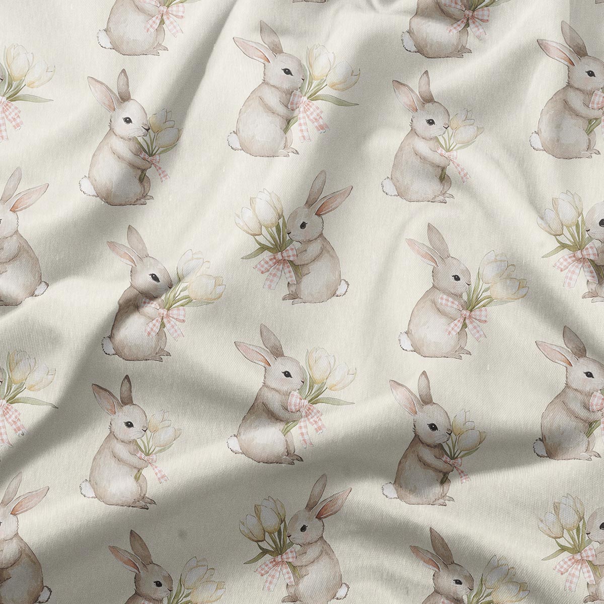 zbliżenie nadruku akwarelowych zajączków z różowymi kokardkami i białymi tulipanami