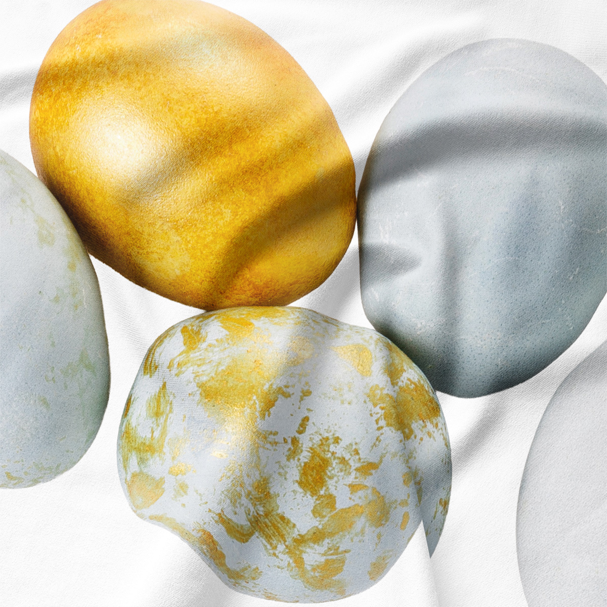 zewnętrzne zbliżenie na drukowane złote i błękitne pisanki na tkaninie